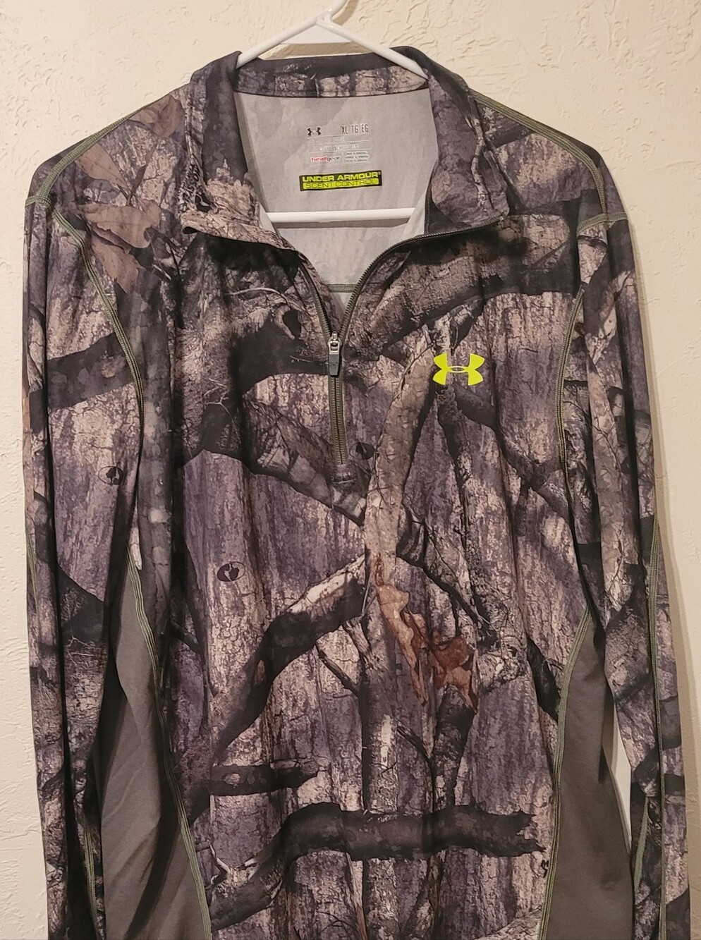 Men's Under Armour long sleeve camo quarter zip pullover hunting shirt